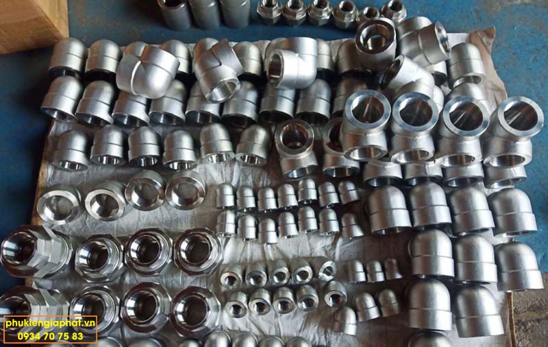Tee equal threaded ASNI B16 11 #9000