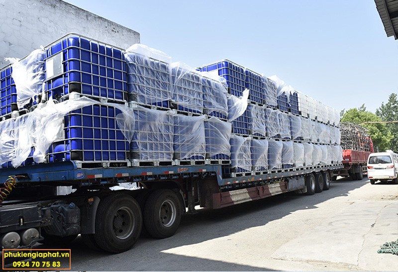 Vận chuyển tank nhựa 10 khối bằng xe container