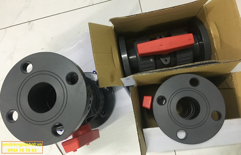 van bi nhua PVC lap bich