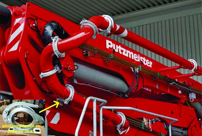 Concrete boom pump